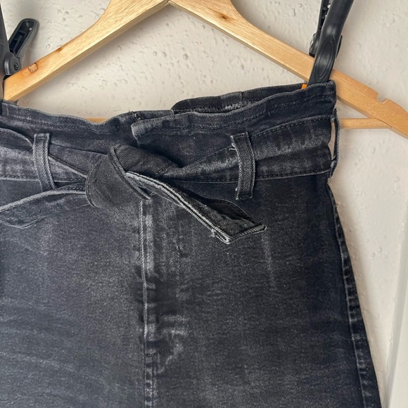 BDG Urban Outfitters Pin-Up High-Rise Denim Shorts - size 29 - Picture 3 of 5